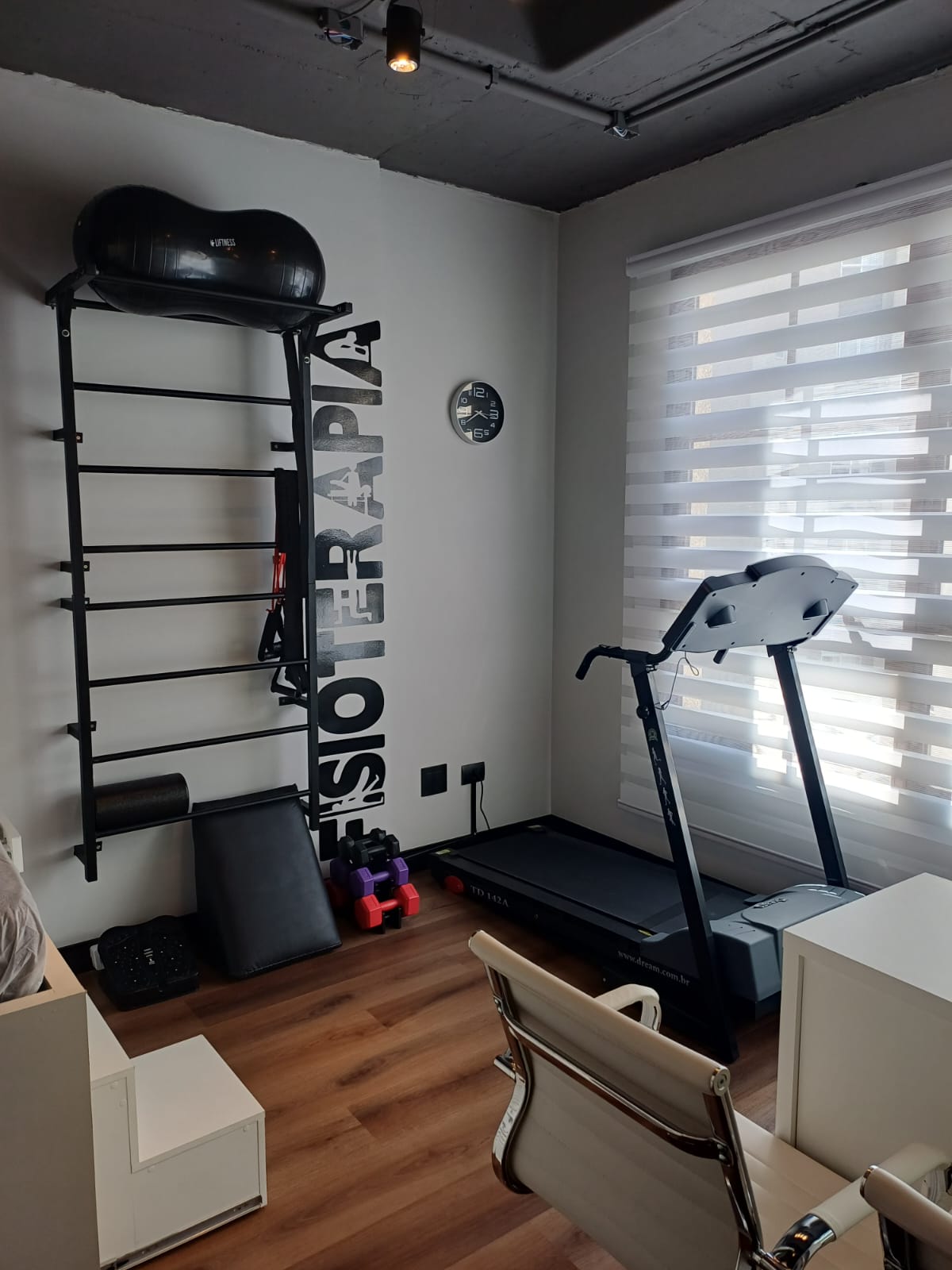 Consultório de fisioterapia no Cristo Rei, Curitiba — ambiente 1